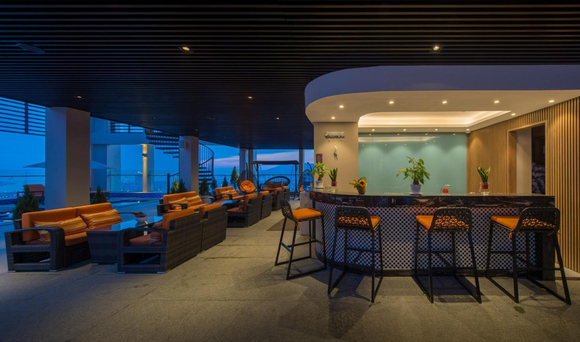 Luxury Apartment - Rooftop Swimming Pool - Beach Front - Hinata Apartment Da Nang Exterior foto
