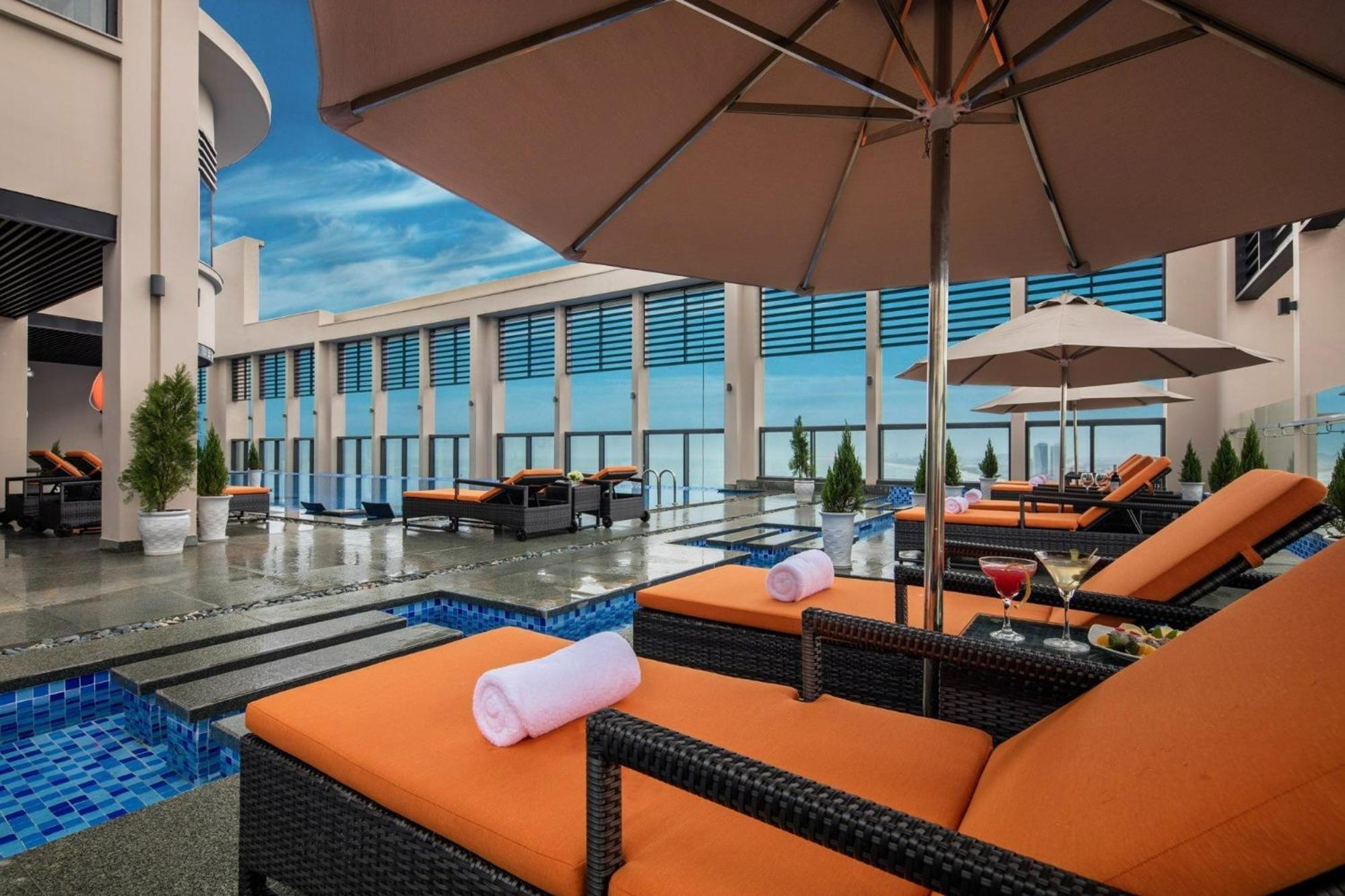 Luxury Apartment - Rooftop Swimming Pool - Beach Front - Hinata Apartment Da Nang Exterior foto